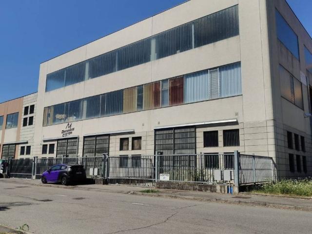 Locale Commerciale in vendita a Pontesesto, Rozzano