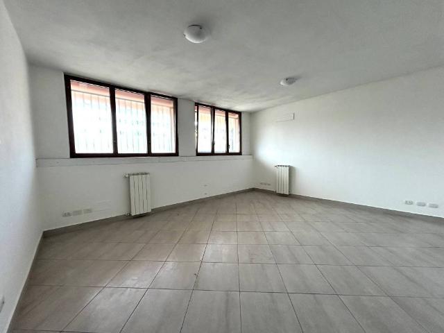 Locale Commerciale in vendita a Rozzano, Lombardia