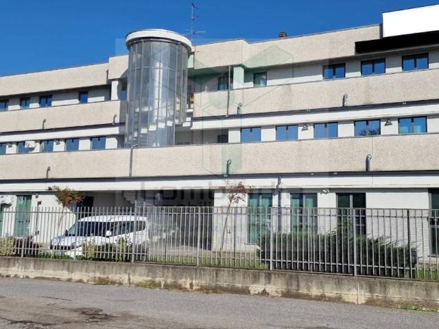 Locale Commerciale in vendita a Rozzano, Lombardia