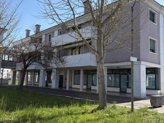 Locale Commerciale in vendita a Rubano, Veneto