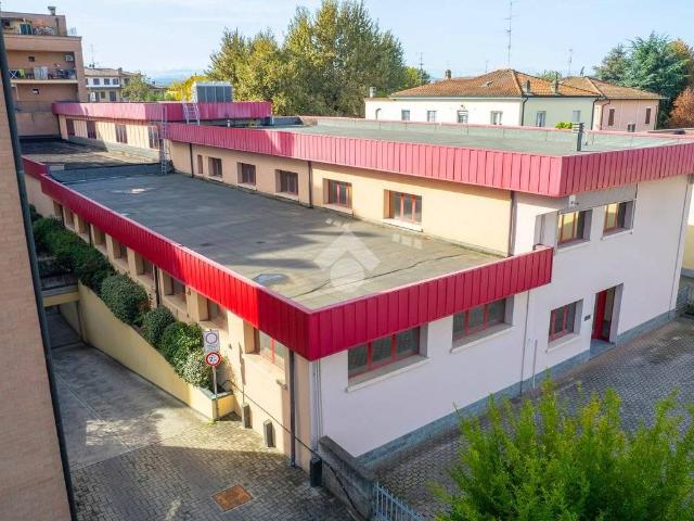 Locale Commerciale in vendita a Tresinaro - Secchia, Re