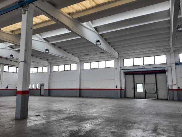 Locale Commerciale in vendita a Tresinaro - Secchia, Re