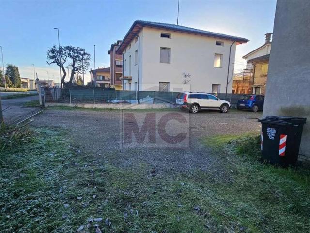 Locale Commerciale in vendita a Tresinaro - Secchia, Re