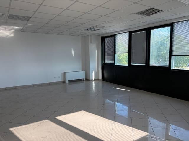 Locale Commerciale in vendita a Tresinaro - Secchia, Re
