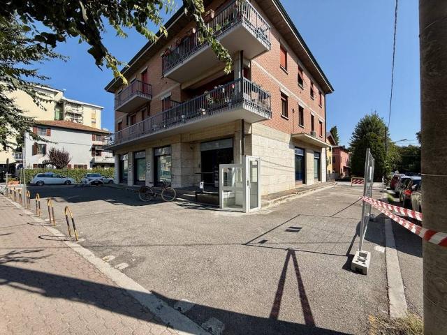 Locale Commerciale in vendita a Tresinaro - Secchia, Re