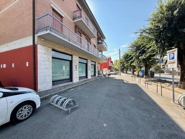 Locale Commerciale in vendita a Tresinaro - Secchia, Re