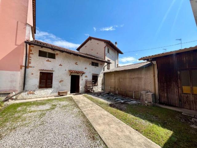 Locale Commerciale in vendita a Ruda, Friuli-Venezia Giulia
