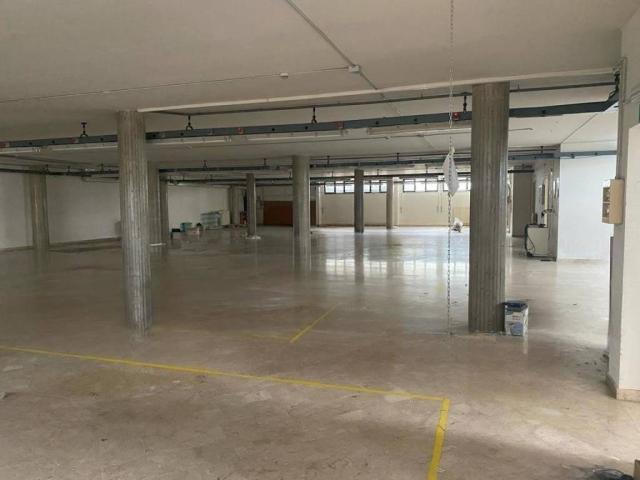 Locale Commerciale in vendita a Puglia, Lecce