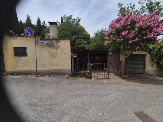 Locale Commerciale in vendita a Unione di Comuni Valdarno e Valdisieve, Rufina