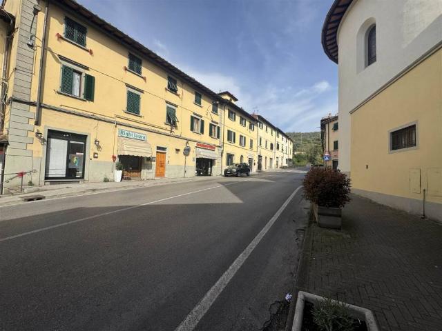 Locale Commerciale in vendita a Unione di Comuni Valdarno e Valdisieve, Rufina