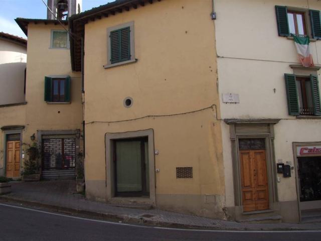 Locale Commerciale in vendita a Unione di Comuni Valdarno e Valdisieve, Rufina