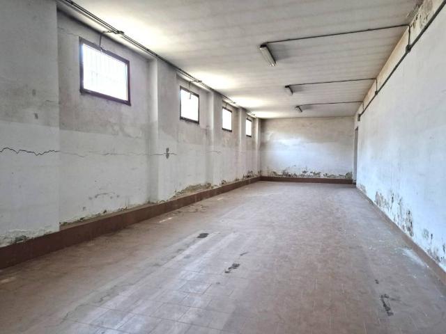 Locale Commerciale in vendita a Unione di Comuni Valdarno e Valdisieve, Rufina