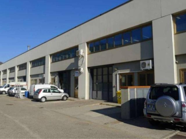 Locale Commerciale in vendita a Unione di Comuni Valdarno e Valdisieve, Rufina