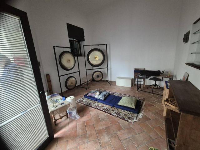 Locale Commerciale in vendita a Unione di Comuni Valdarno e Valdisieve, Rufina