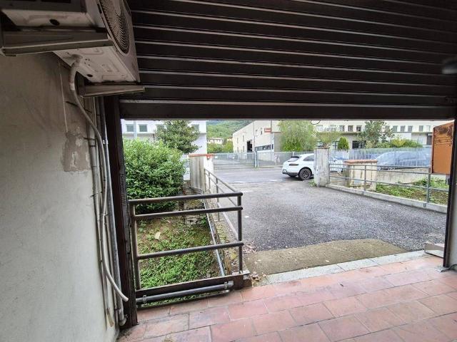 Locale Commerciale in vendita a Unione di Comuni Valdarno e Valdisieve, Rufina