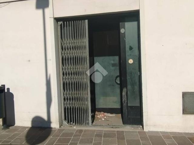 Locale Commerciale in vendita a Russi, Reggio Emilia