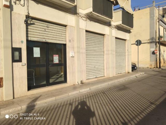 Locale Commerciale in vendita a Puglia, Bari