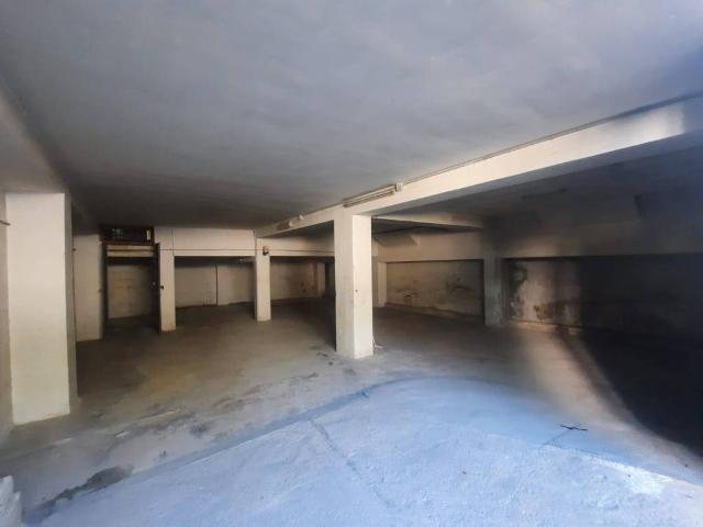 Locale Commerciale in vendita a Puglia, Bari