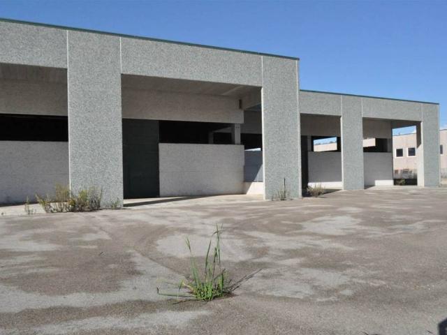 Locale Commerciale in vendita a Scopeto di San Donato, Sabaudia