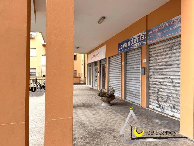Locale Commerciale in vendita a Sabaudia, Lazio