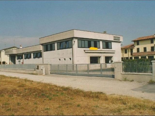 Locale Commerciale in vendita a Sabbioneta, Lombardia