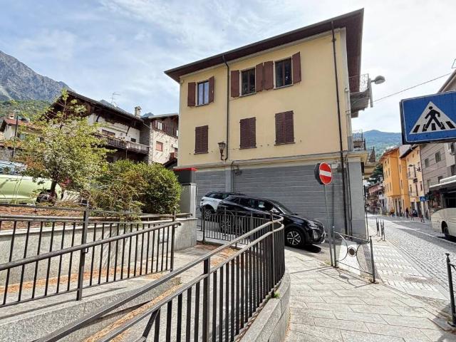 Locale Commerciale in vendita a Saint Vincent, Aosta