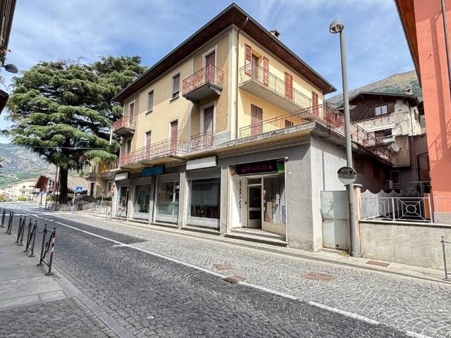 Locale Commerciale in vendita a Saint Vincent, Aosta