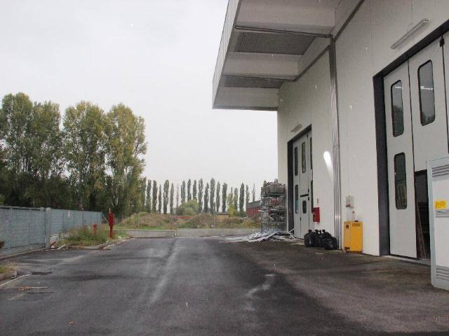 Locale Commerciale in vendita a Unione Terre d'Acqua, Sala Bolognese