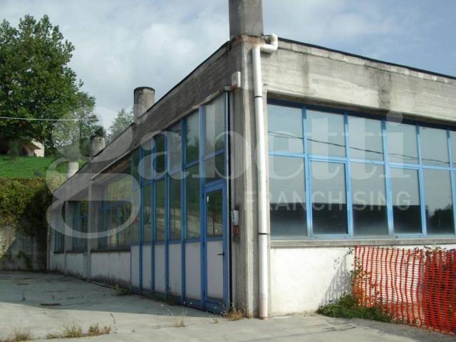 Locale Commerciale in vendita a Salcedo, Veneto