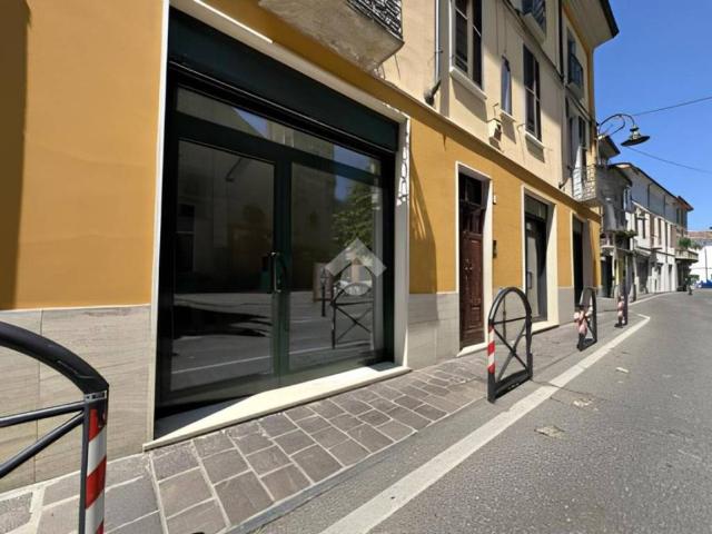 Locale Commerciale in vendita a Piemonte, Alessandria