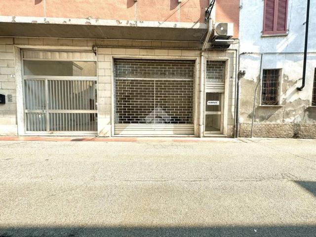 Locale Commerciale in vendita a Piemonte, Alessandria