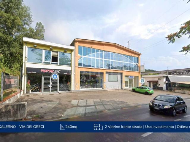 Locale Commerciale in vendita a Salerno, Campania