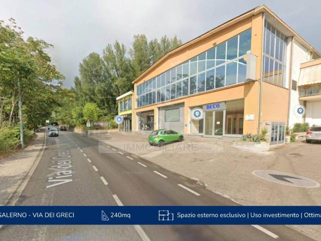 Locale Commerciale in vendita a Salerno, Campania