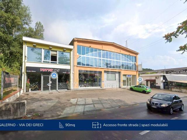 Locale Commerciale in vendita a Salerno, Campania