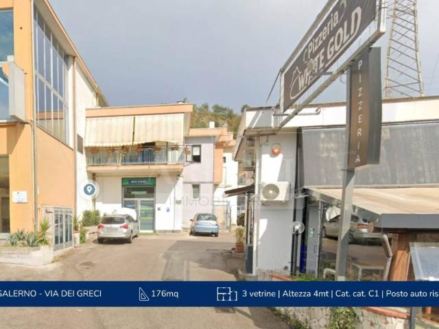 Locale Commerciale in vendita a Salerno, Campania