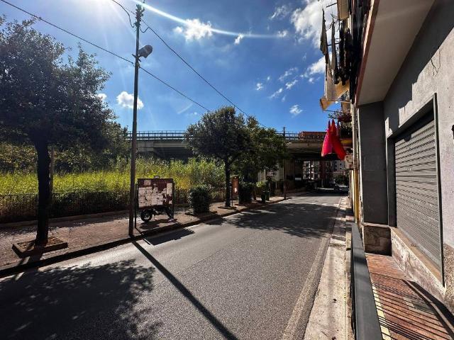 Locale Commerciale in vendita a Fratte, Salerno