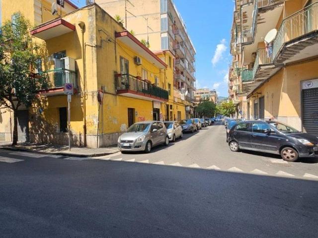 Locale Commerciale in vendita a Salerno, Campania