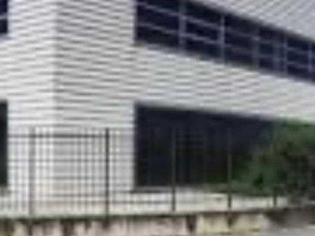 Locale Commerciale in vendita a Salerno, Campania