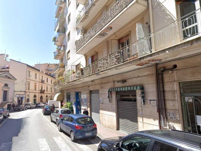 Locale Commerciale in vendita a Salerno, Campania