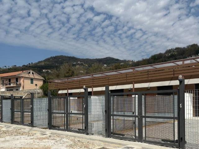 Locale Commerciale in vendita a Salerno, Campania
