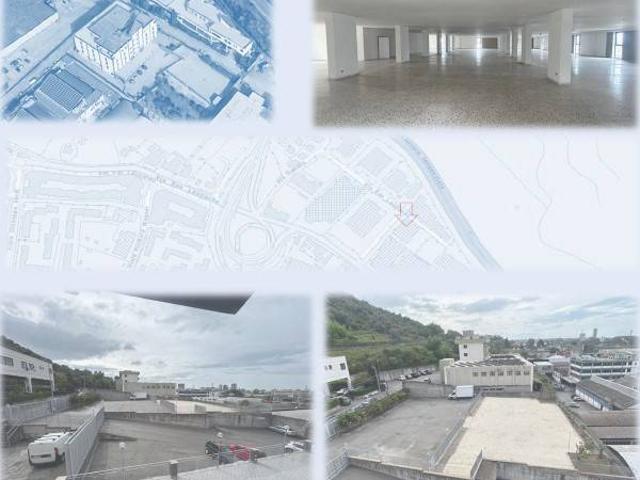 Locale Commerciale in vendita a Salerno, Campania