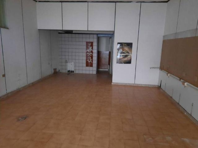 Locale Commerciale in vendita a Salerno, Campania