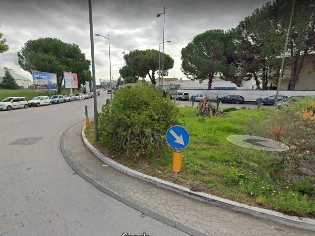 Locale Commerciale in vendita a Salerno, Campania