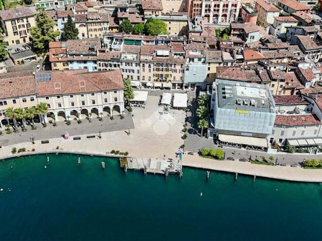 Locale Commerciale in vendita a Comunità Montana Parco Alto Garda bresciano, Salò