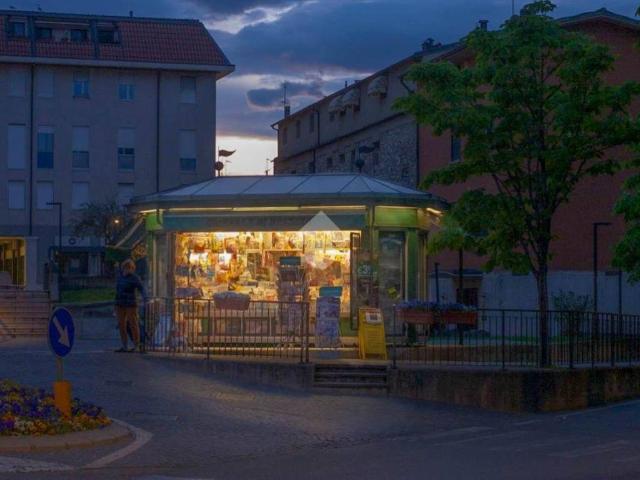 Locale Commerciale in vendita a Comunità Montana Parco Alto Garda bresciano, Salò