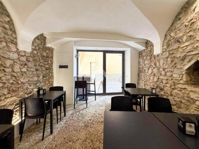 Locale Commerciale in vendita a Comunità Montana Parco Alto Garda bresciano, Salò