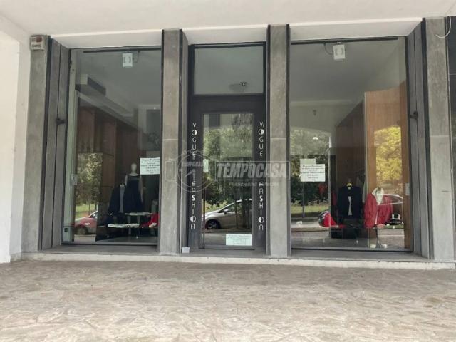 Locale Commerciale in vendita a Salsomaggiore Terme, Reggio Emilia