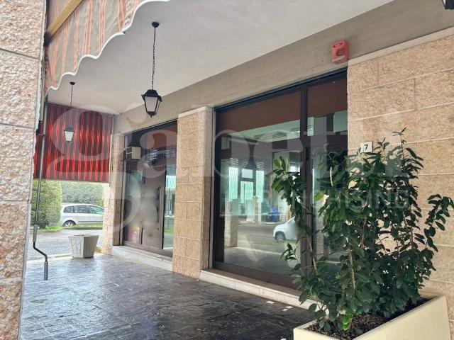 Locale Commerciale in vendita a Salsomaggiore Terme, Reggio Emilia