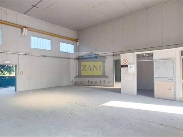 Locale Commerciale in vendita a Salsomaggiore Terme, Reggio Emilia