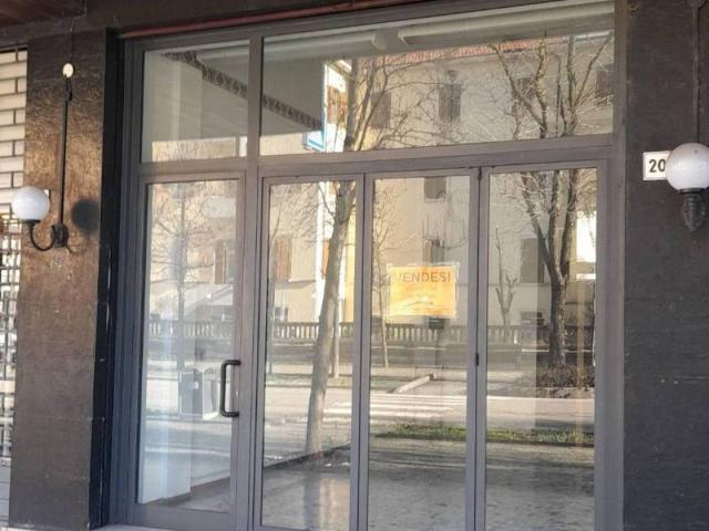 Locale Commerciale in vendita a Salsomaggiore Terme, Reggio Emilia